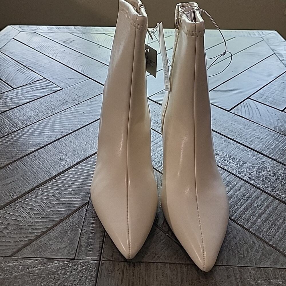 A New Day Women's White Lonnie Size 8 Kitten Heel Stretch Ankle Boots New In Box